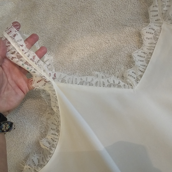 NWOT B1921 2X Lace V-Neck Cami - Picture 3 of 6